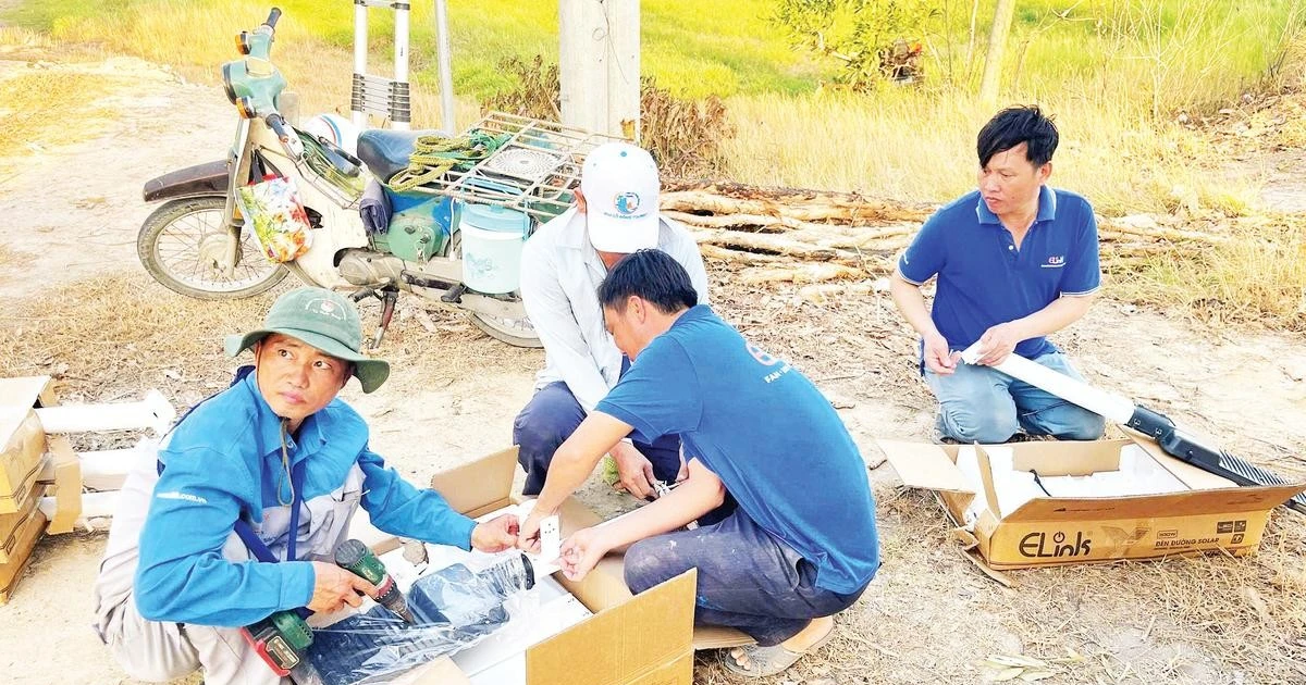 Thắp sáng đường tuần tra biên giới