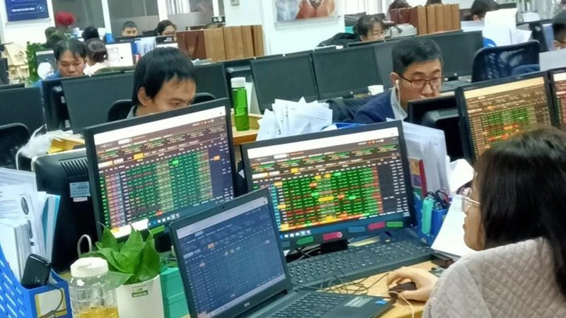 Chứng khoán ngày 21/10: VN-Index tăng gần 47 điểm, cổ phiếu bất động sản thăng hoa