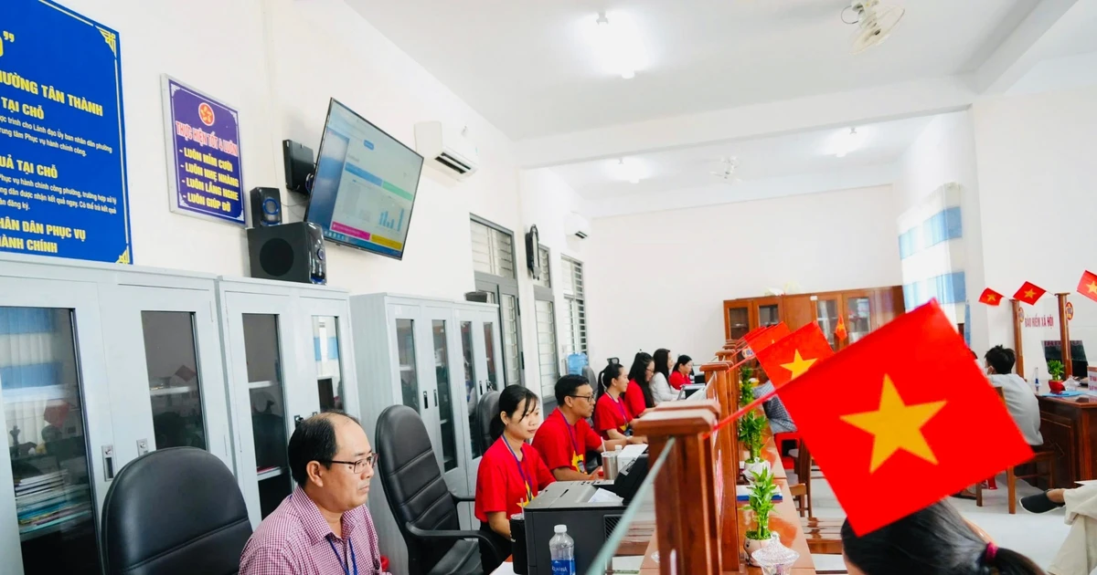 Bài 2: Dồn nguồn lực gỡ “điểm nghẽn” chuyển đổi số
