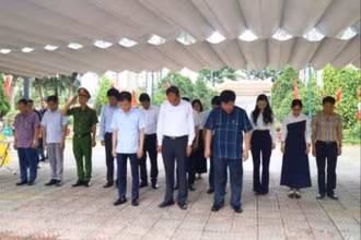 Lãnh đạo phường Tây Hồ tổ chức Lễ dâng hương kỷ niệm 78 năm Ngày Thương binh, Liệt sĩ.