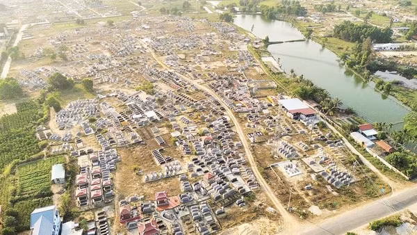 Đà Nẵng dự tính di dời gần 400.000 ngôi mộ để tái thiết đô thị.