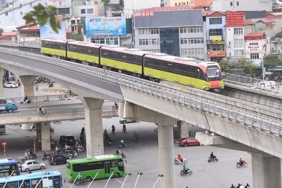 Đoàn tàu tuyến đường sắt đô thị 3.1 Nhổn-Ga Hà Nội. (Ảnh: HOÀNG ANH)