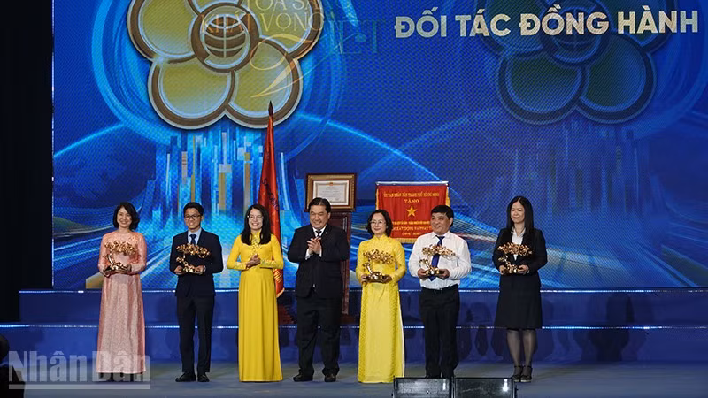 ndo_bl_dsc04166.jpg