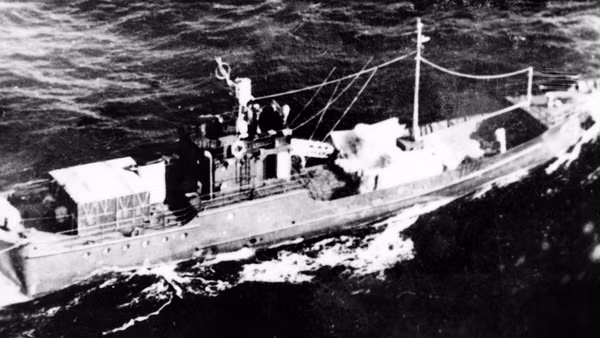 Tàu C235 do Thuyền trưởng Nguyễn Phan Vinh chỉ huy trên đường vận chuyển vũ khí vào nam tháng 2/1968. (Ảnh: TƯ LIỆU)