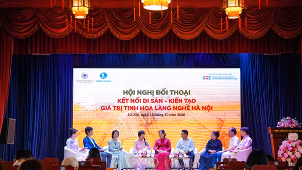 Phiên đối thoại trực tiếp của hội nghị đã diễn ra sôi nổi quanh 5 chủ điểm chính, quy tụ tiếng nói của các chuyên gia, nghệ nhân các làng nghề Hà Nội.