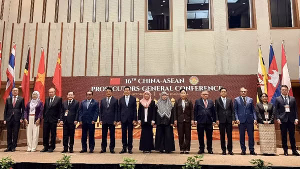 Các đại biểu tham dự Hội nghị Viện trưởng Viện kiểm sát, Viện công tố các nước ASEAN-Trung Quốc lần thứ 16. (Ảnh: vksndtc.gov.vn)