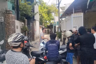 Công an phong tỏa hiện trường để ghi nhận, điều tra sự việc.