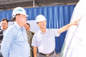 Lãnh đạo tỉnh Đồng Nai kiểm tra tiến độ thi công đường cao tốc Biên Hòa-Vũng Tàu, đoạn qua địa bàn phường Phước Tân, thành phố Biên Hòa.
