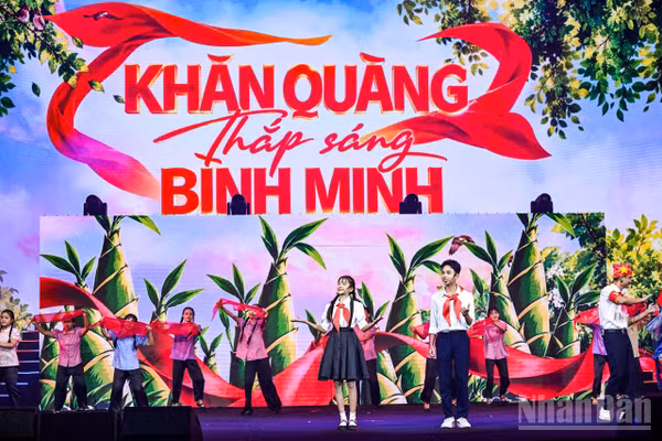 Nhìn lại những hình ảnh ấn tượng trong chương trình Chắp cánh tuổi thơ