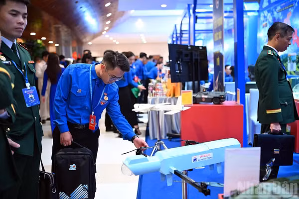 Thiết bị bay không người lái UAV "made in Việt Nam" tại Đại hội Đoàn toàn quốc lần thứ XIII. (Ảnh: Linh Phan-Thủy Nguyên)