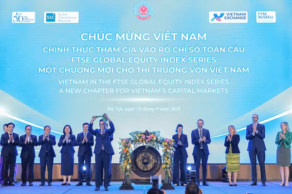 Nghi thức đánh cồng đánh dấu mốc quan trọng để Việt Nam chính thức tham gia vào rổ chỉ số toàn cầu - FTSE Russell Global Equity Index Series. (Ảnh: PV)