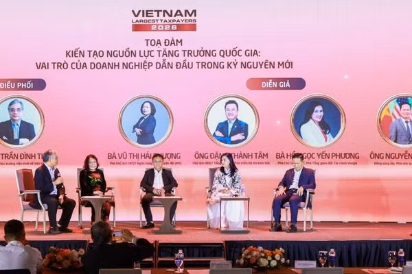 Phiên tọa đàm tại Lễ Vinh danh các doanh nghiệp nộp ngân sách lớn nhất Việt Nam năm 2026. (Ảnh: PV)