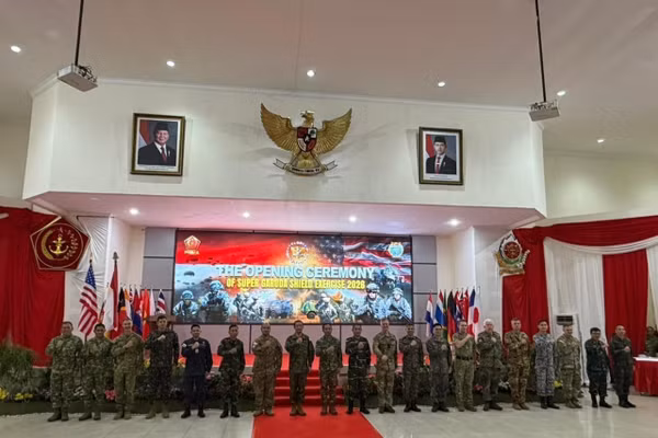 Các đại diện tham dự Diễn tập Super Garuda Shield 2026. (Ảnh: TTXVN)