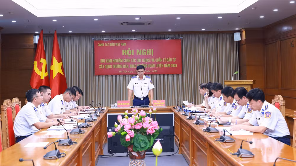 Thiếu tướng Trần Văn Lượng kiểm tra công tác đầu tư xây dựng thao trường huấn luyện của Bộ Tư lệnh Vùng Cảnh sát biển 1.