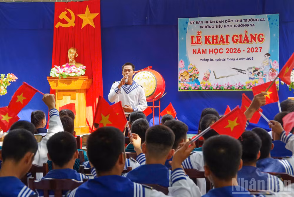 ndo_br_khai-giang-th-nhan-chinh-trg-sa-3.jpg