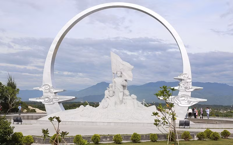 tuong-dai-chien-si-gac-ma-tai-khu-tuong-niem-chien-si-gac-ma-xa-cam-hai-dong-huyen-cam-lam-tinh-khanh-hoa1111134-1647210217563.jpg