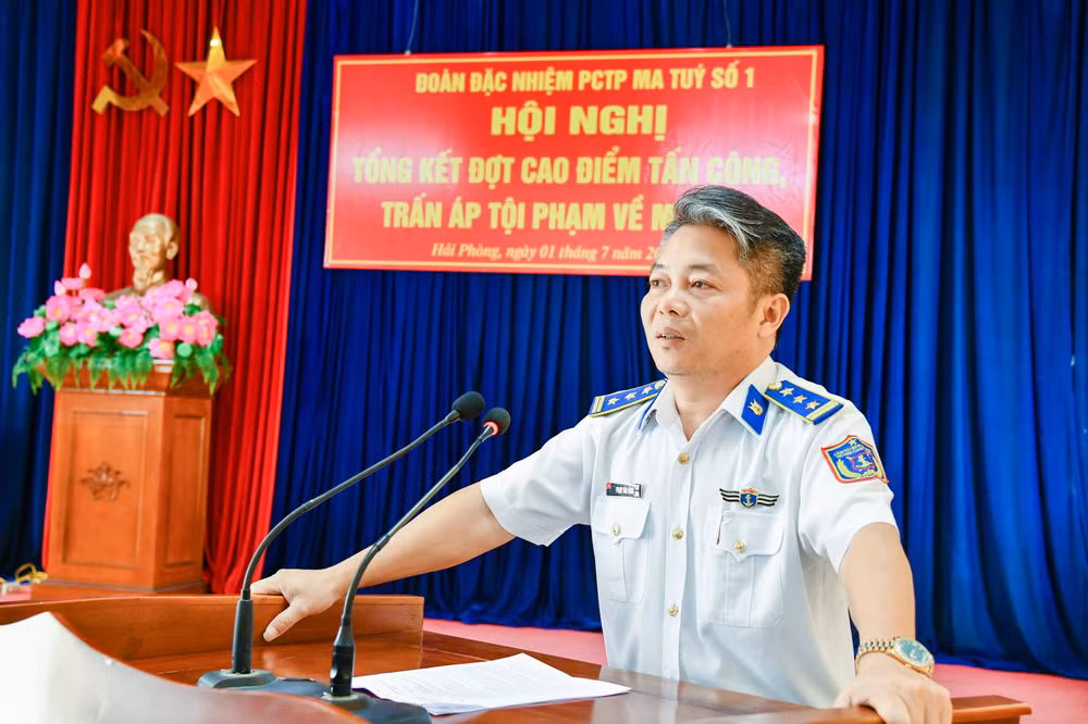 Thượng tá Phạm Văn Đồng phát biểu tại hội nghị.
