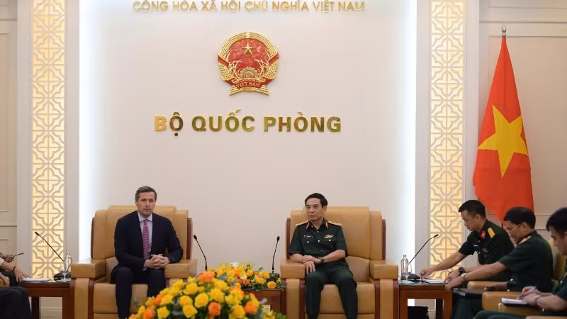 Đại tướng Phan Văn Giang tiếp xã giao Ngài Matteo Perego di Cremnago, Quốc vụ khanh Quốc phòng nước Cộng hòa Italia.