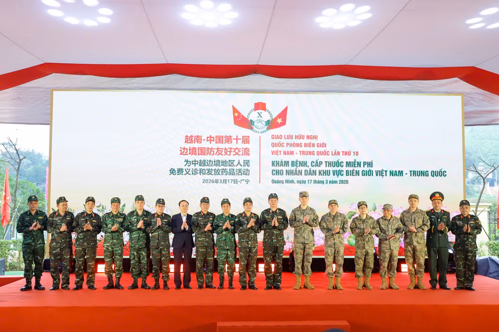 kham-chua-benh-cho-nguoi-dan-10.jpg
