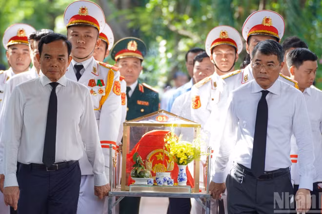 Thủ tướng Lê Minh Hưng tại lễ truy điệu các Anh hùng liệt sĩ.