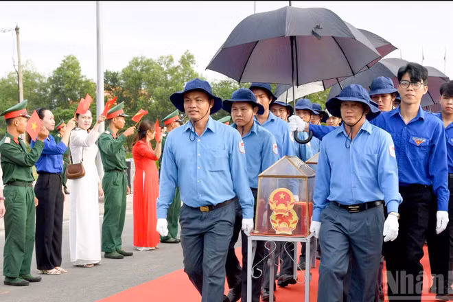 Hành trình đưa các anh về đất mẹ.