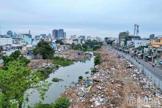 Dự án cải tạo rạch Xuyên Tâm được tái khởi động, diện mạo khu vực dọc tuyến rạch đã có nhiều thay đổi trong công tác giải phóng mặt bằng.