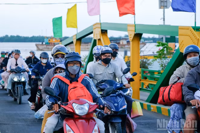 Cửa ngõ vào trung tâm Thành phố Hồ Chí Minh đông đúc nhưng không kẹt xe.