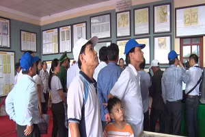 Triển lãm thu hút đông đảo các tầng lớp nhân dân đến xem.