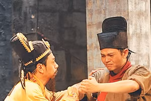 Nghệ sĩ Trung Hiếu vào vai Lý Thường Kiệt trong vở Tình sử ngàn năm.