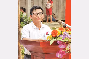 “Cõng” chữ lên Bản Kè