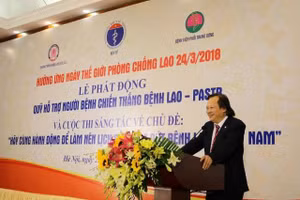 PGS.TS Nguyễn Viết Nhung, Giám đốc Bệnh viện Phổi Trung ương, Chủ nhiệm Chương trình Chống lao Quốc gia.