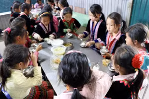 Bữa ăn của học sinh được các trường cam kết về an toàn thực phẩm.