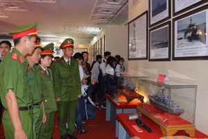 Triển lãm “Hoàng Sa, Trường Sa của Việt Nam - Những bằng chứng lịch sử và pháp lý” tại Hà Nam