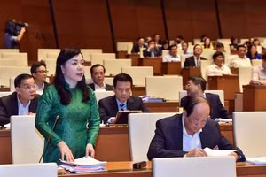Bộ trưởng Y tế Nguyễn Thị Kim Tiến trả lời chất vấn tại Kỳ họp thứ sáu Quốc hội khoá XIV