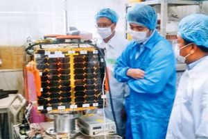 Vệ tinh MicroDragon được lưu trữ tại Đại học Tokyo (Nhật Bản) chờ ngày phóng.