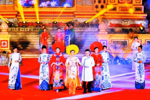 Lễ hội áo dài tại Festival Huế 2018.