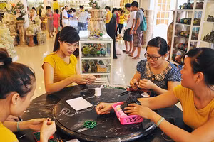 Các sản phẩm của làng đá Non Nước.
