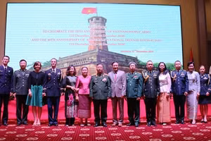 Các đại biểu dự Lễ kỷ niệm 75 năm Ngày thành lập Quân đội nhân dân Việt Nam tại Lào.