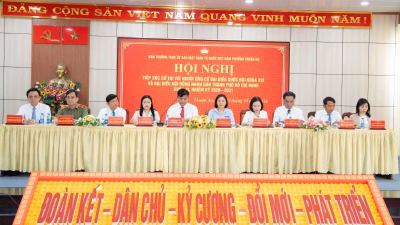 Các ứng cử đại biểu Quốc hội khóa XVI tại đơn vị bầu cử số 1 và ứng cử đại biểu Hội đồng nhân dân Thành phố Hồ Chí Minh khóa XI tại buổi tiếp xúc cử tri.
