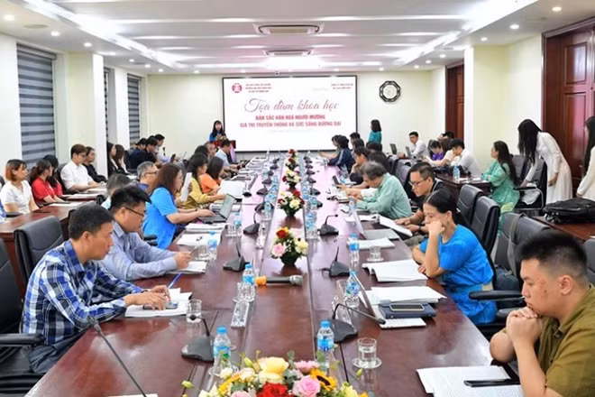 Các đại biểu dự tọa đàm.