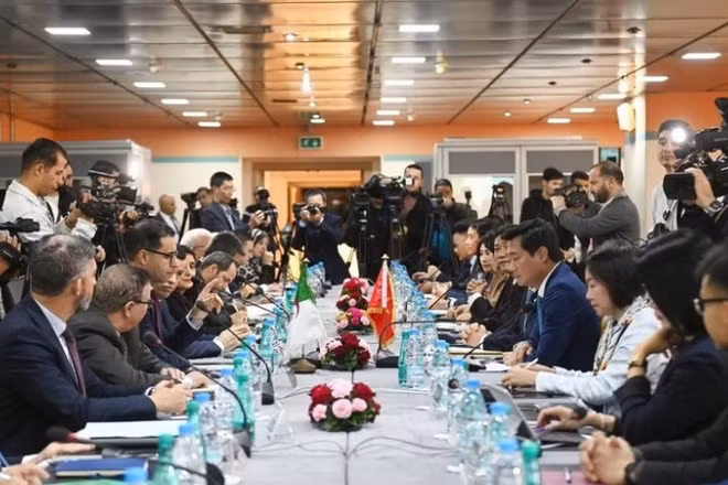 Toàn cảnh Phiên toàn thể Kỳ họp lần thứ 13 Ủy ban liên Chính phủ Việt Nam-Algeria. (Nguồn: Bộ Xây dựng) 