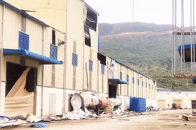 Những thiệt hại về cơ sở vật chất tại Công ty trách nhiệm hữu hạn Sản xuất thức ăn chăn nuôi FAGO vẫn chưa thể khắc phục hoàn toàn.