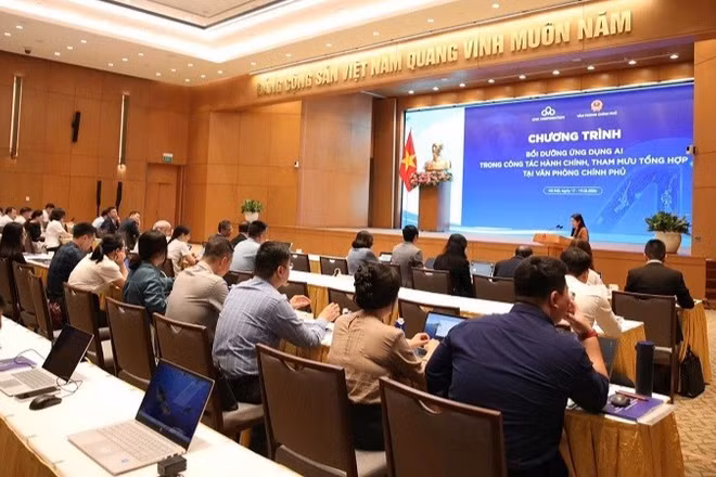 Chương trình "Bồi dưỡng ứng dụng AI trong công tác hành chính, tham mưu tổng hợp" tại Văn phòng Chính phủ.