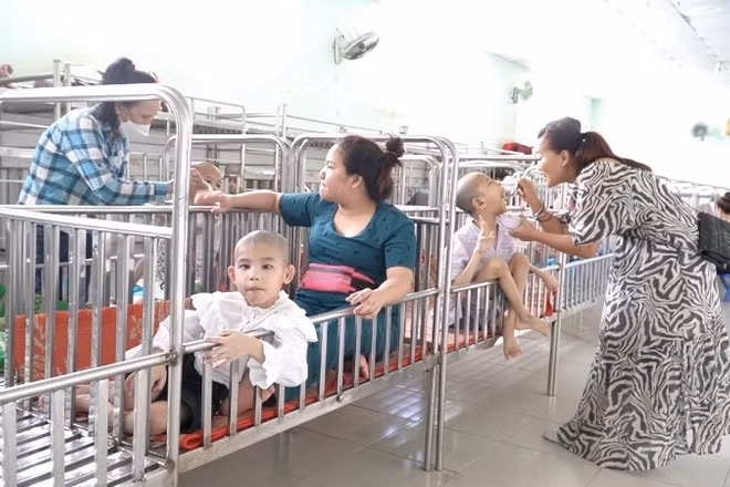 Các trẻ em đang được chăm sóc tại mái ấm Thiện Duyên.
