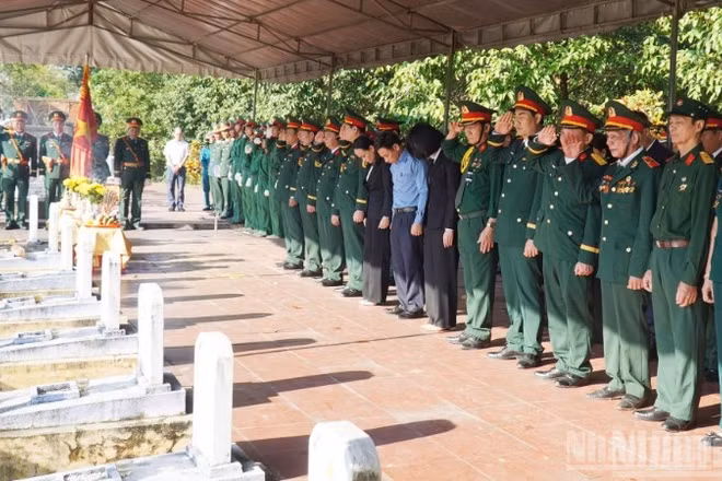 Hài cốt liệt sĩ được an táng tại Nghĩa trang liệt sĩ xã Cam Lộ.