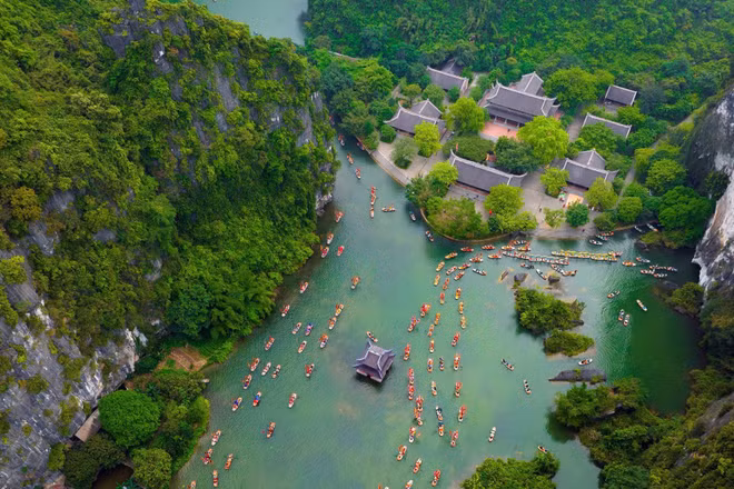 Toàn cảnh lễ hội Tràng An nhìn từ trên cao. (Ảnh: Sở Du lịch Ninh Bình)