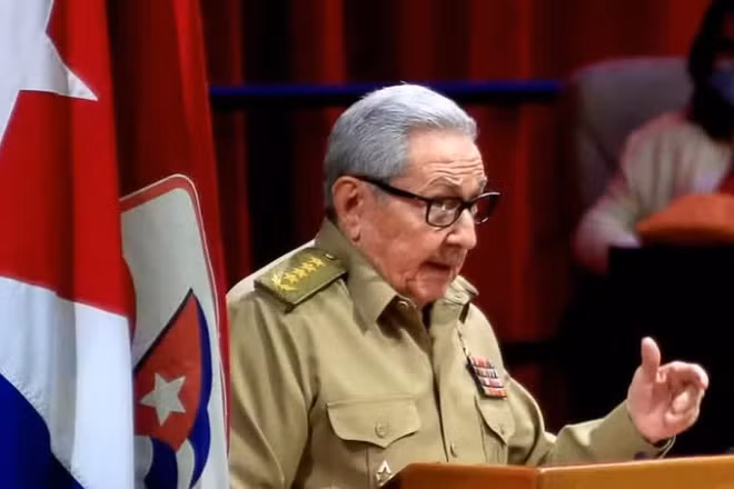 Đại tướng Raúl Castro Ruz phát biểu trong phiên khai mạc Đại hội Đảng Cộng sản Cuba ở La Habana, ngày 16/4/2021. (Ảnh: AFP/TTXVN) 