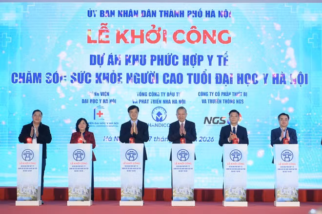 Tổng Bí thư Tô Lâm và các đại biểu thực hiện nghi thức khởi công xây dựng Khu phức hợp y tế - Chăm sóc sức khỏe người cao tuổi Đại học Y Hà Nội.