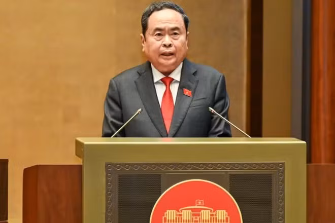 Chủ tịch Quốc hội Trần Thanh Mẫn vừa ký ban hành 2 nghị quyết của Ủy ban Thường vụ Quốc hội về phát triển khoa học, công nghệ, đổi mới sáng tạo và chuyển đổi số. (Ảnh: Duy Linh)