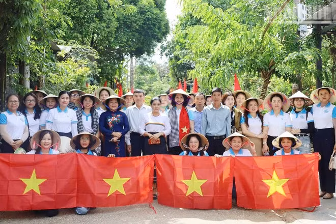Ra mắt mô hình “Đường cờ Tổ quốc” tại thôn Dương Lâm (xã Trà My).